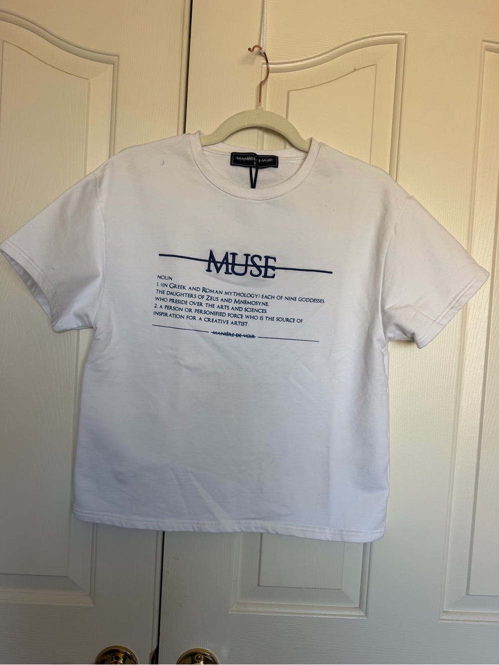 Maniere De Voir White Tee with Navy Muse Print NWOT